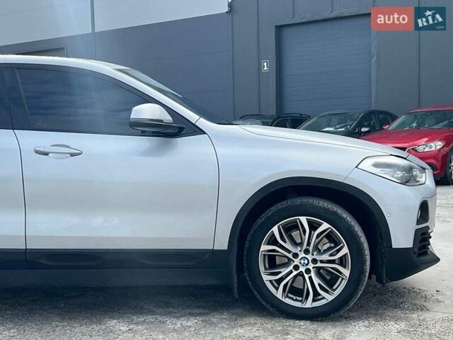 Серый БМВ X2, объемом двигателя 2 л и пробегом 64 тыс. км за 19640 $, фото 10 на Automoto.ua