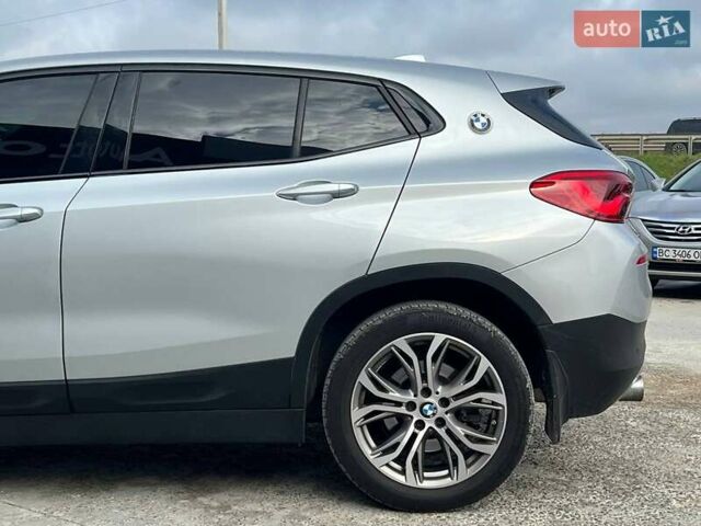 Серый БМВ X2, объемом двигателя 2 л и пробегом 64 тыс. км за 19640 $, фото 4 на Automoto.ua