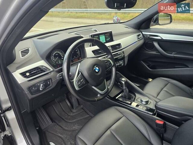 Сірий БМВ X2, об'ємом двигуна 2 л та пробігом 57 тис. км за 21499 $, фото 44 на Automoto.ua