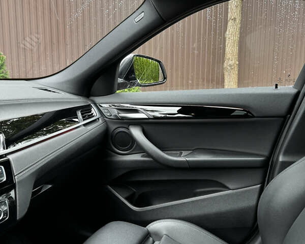 Серый БМВ X2, объемом двигателя 2 л и пробегом 114 тыс. км за 25000 $, фото 32 на Automoto.ua