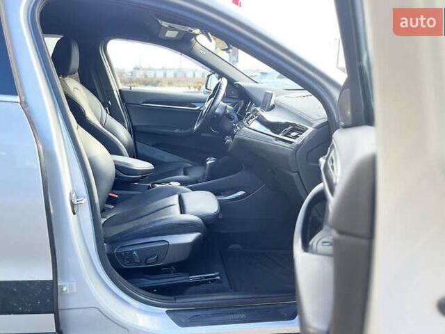Серый БМВ X2, объемом двигателя 2 л и пробегом 87 тыс. км за 24000 $, фото 25 на Automoto.ua