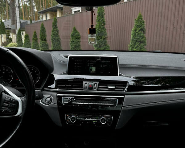 Серый БМВ X2, объемом двигателя 2 л и пробегом 114 тыс. км за 25000 $, фото 18 на Automoto.ua