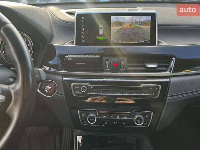 Серый БМВ X2, объемом двигателя 2 л и пробегом 86 тыс. км за 25000 $, фото 16 на Automoto.ua