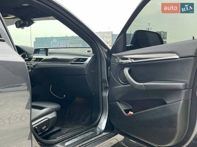 Серый БМВ X2, объемом двигателя 2 л и пробегом 130 тыс. км за 21990 $, фото 2 на Automoto.ua