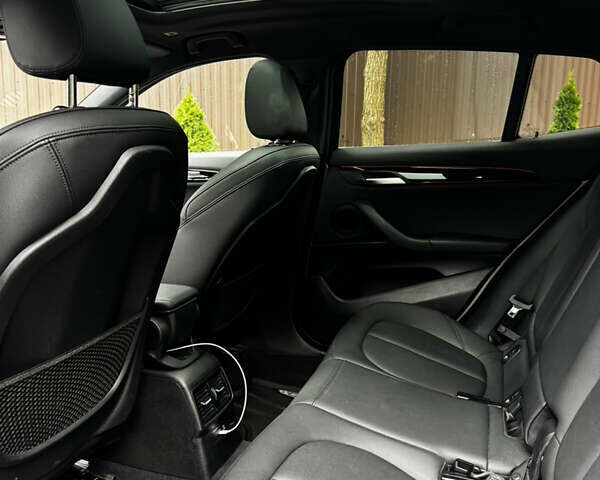 Серый БМВ X2, объемом двигателя 2 л и пробегом 114 тыс. км за 25000 $, фото 35 на Automoto.ua