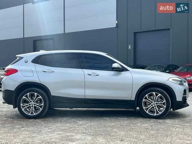 Серый БМВ X2, объемом двигателя 2 л и пробегом 64 тыс. км за 19640 $, фото 9 на Automoto.ua
