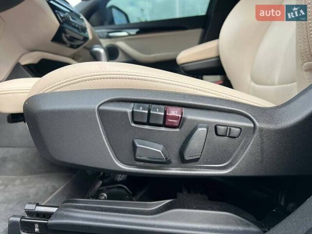 Серый БМВ X2, объемом двигателя 2 л и пробегом 64 тыс. км за 19640 $, фото 19 на Automoto.ua