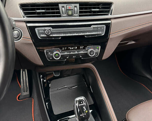 Сірий БМВ X2, об'ємом двигуна 2 л та пробігом 117 тис. км за 36595 $, фото 45 на Automoto.ua
