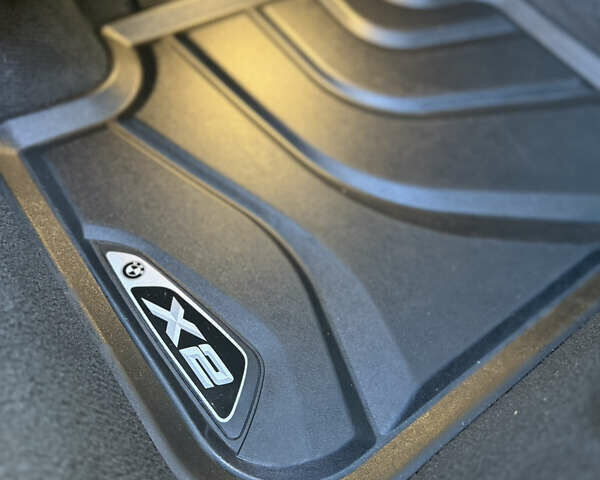 Синий БМВ X2, объемом двигателя 2 л и пробегом 140 тыс. км за 26000 $, фото 16 на Automoto.ua