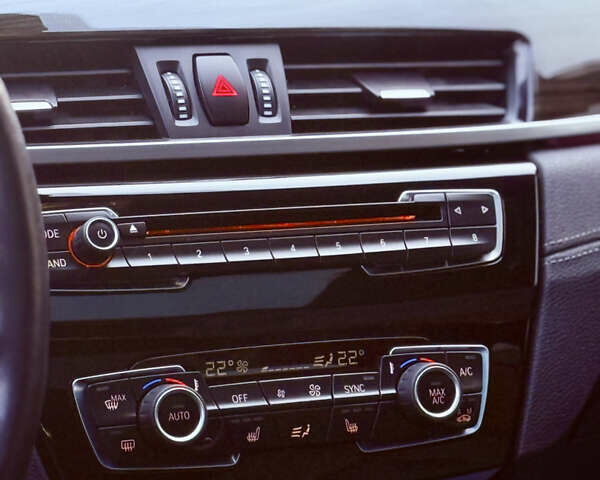 Синий БМВ X2, объемом двигателя 2 л и пробегом 80 тыс. км за 20999 $, фото 16 на Automoto.ua