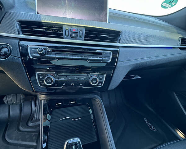 Синий БМВ X2, объемом двигателя 2 л и пробегом 140 тыс. км за 26000 $, фото 26 на Automoto.ua