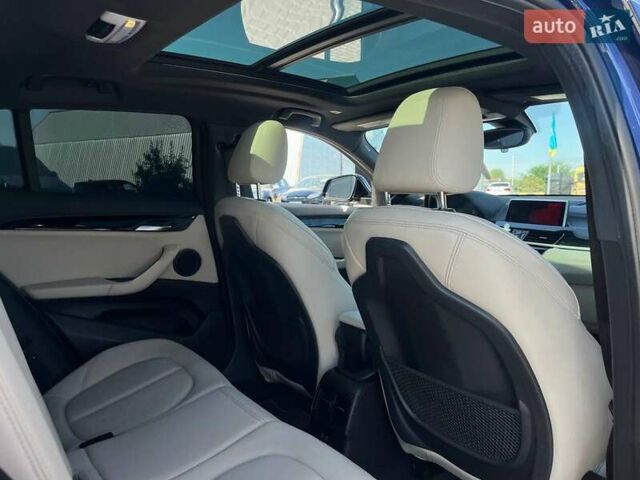 Синий БМВ X2, объемом двигателя 2 л и пробегом 133 тыс. км за 20290 $, фото 20 на Automoto.ua