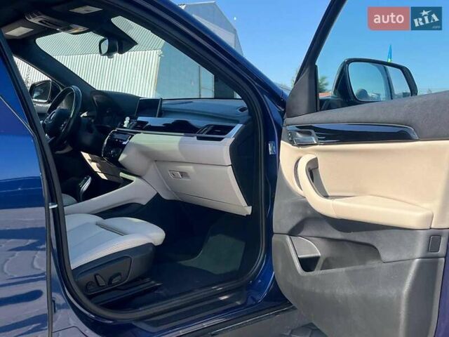 Синий БМВ X2, объемом двигателя 2 л и пробегом 133 тыс. км за 20290 $, фото 19 на Automoto.ua