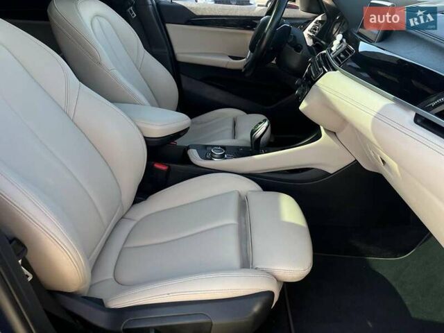 Синий БМВ X2, объемом двигателя 2 л и пробегом 133 тыс. км за 20290 $, фото 17 на Automoto.ua