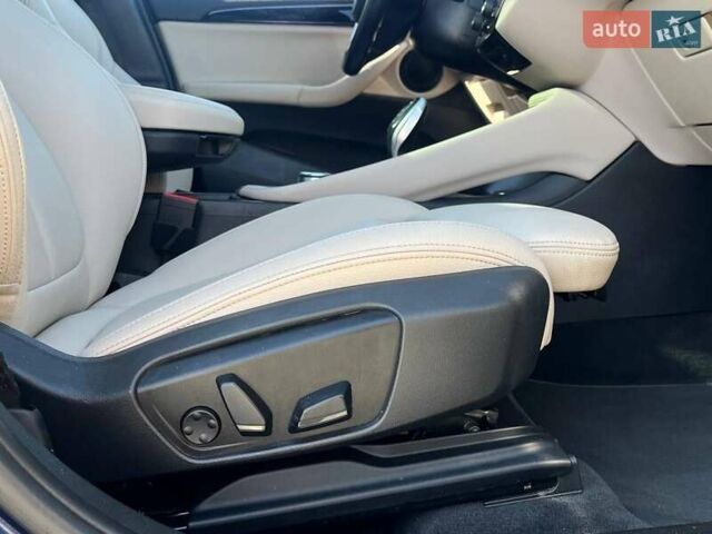 Синий БМВ X2, объемом двигателя 2 л и пробегом 133 тыс. км за 20290 $, фото 18 на Automoto.ua