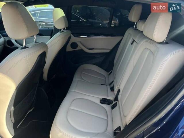 Синий БМВ X2, объемом двигателя 2 л и пробегом 133 тыс. км за 20290 $, фото 28 на Automoto.ua