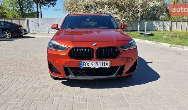 Оранжевый БМВ X2, объемом двигателя 2 л и пробегом 161 тыс. км за 28800 $, фото 1 на Automoto.ua