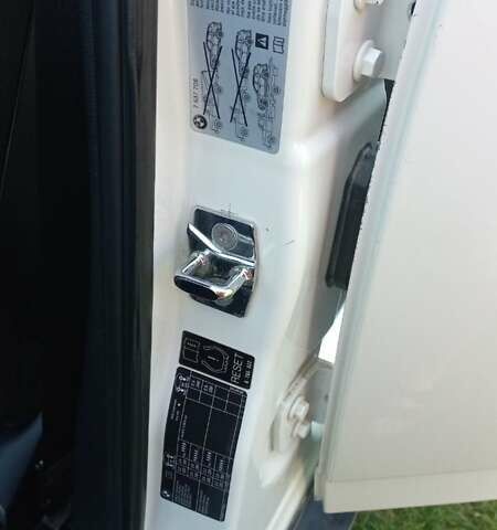 Белый БМВ Х3, объемом двигателя 2 л и пробегом 285 тыс. км за 8600 $, фото 23 на Automoto.ua