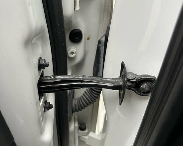 Белый БМВ Х3, объемом двигателя 3 л и пробегом 132 тыс. км за 14700 $, фото 27 на Automoto.ua