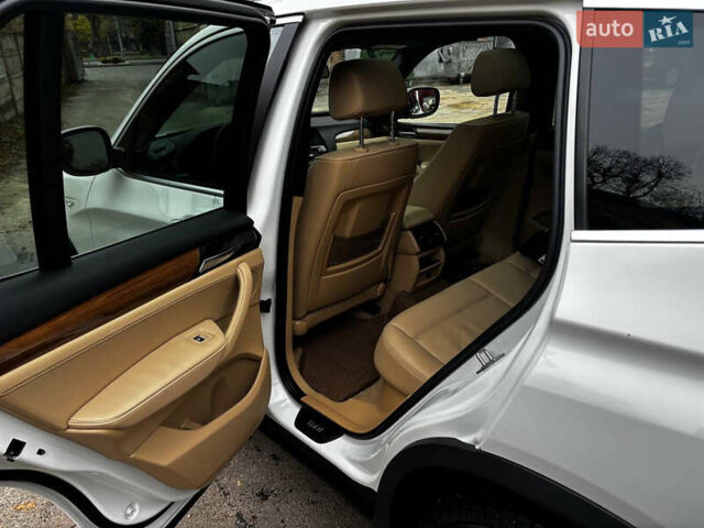 Белый БМВ Х3, объемом двигателя 3 л и пробегом 140 тыс. км за 13500 $, фото 15 на Automoto.ua