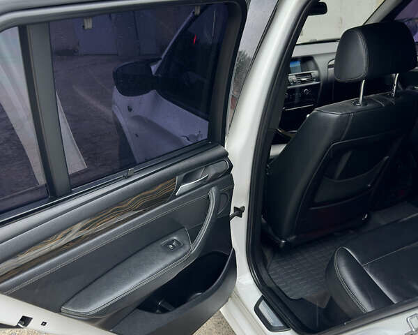 Білий БМВ Х3, об'ємом двигуна 2 л та пробігом 205 тис. км за 17500 $, фото 26 на Automoto.ua