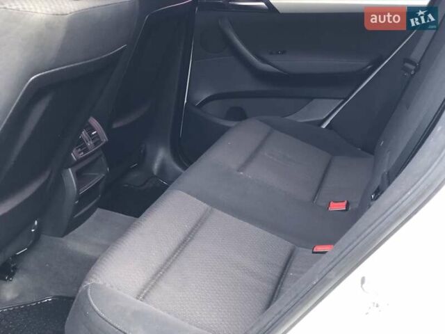 Белый БМВ Х3, объемом двигателя 2 л и пробегом 380 тыс. км за 13650 $, фото 11 на Automoto.ua