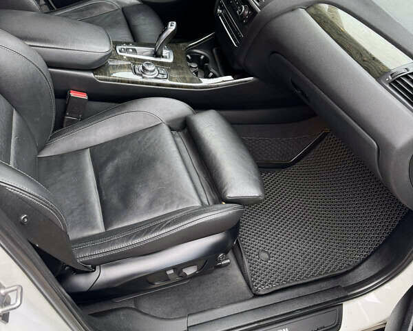 Белый БМВ Х3, объемом двигателя 3 л и пробегом 216 тыс. км за 13000 $, фото 2 на Automoto.ua