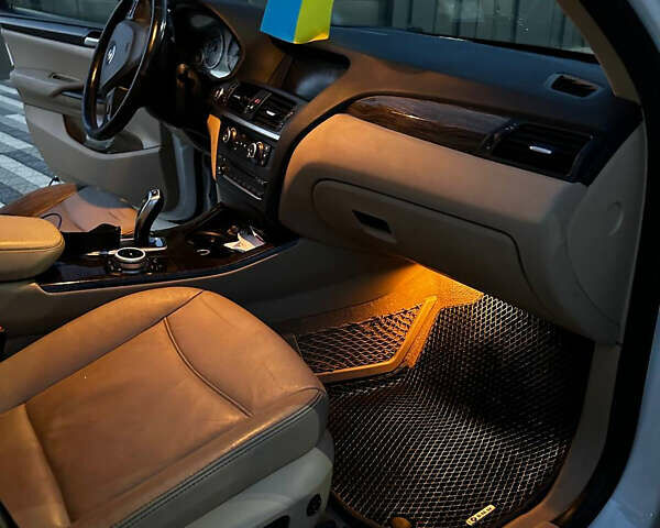 Белый БМВ Х3, объемом двигателя 2 л и пробегом 290 тыс. км за 10500 $, фото 12 на Automoto.ua