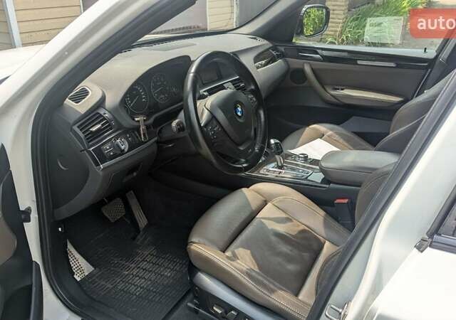 Белый БМВ Х3, объемом двигателя 3 л и пробегом 264 тыс. км за 14000 $, фото 2 на Automoto.ua