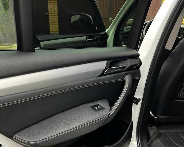 Белый БМВ Х3, объемом двигателя 2 л и пробегом 220 тыс. км за 13600 $, фото 10 на Automoto.ua