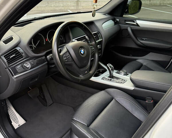 Білий БМВ Х3, об'ємом двигуна 2.98 л та пробігом 132 тис. км за 17500 $, фото 15 на Automoto.ua