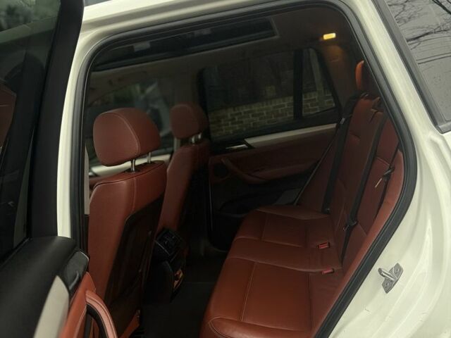 Білий БМВ Х3, об'ємом двигуна 2 л та пробігом 166 тис. км за 12500 $, фото 5 на Automoto.ua
