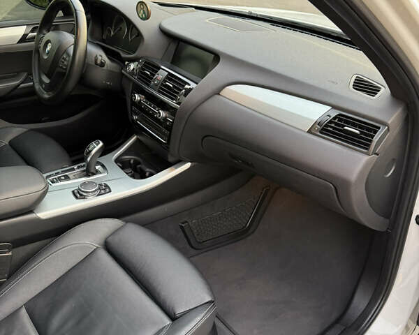 Білий БМВ Х3, об'ємом двигуна 2.98 л та пробігом 132 тис. км за 17500 $, фото 21 на Automoto.ua