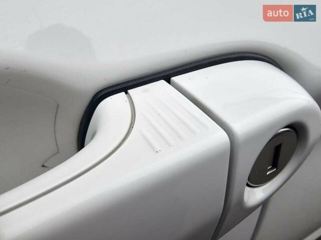 Білий БМВ Х3, об'ємом двигуна 2 л та пробігом 151 тис. км за 19999 $, фото 14 на Automoto.ua