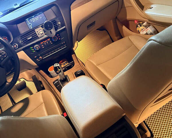 Белый БМВ Х3, объемом двигателя 2 л и пробегом 220 тыс. км за 16700 $, фото 4 на Automoto.ua