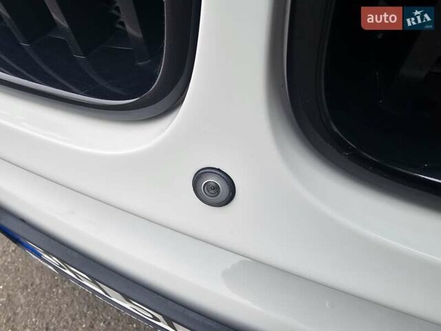 Білий БМВ Х3, об'ємом двигуна 2 л та пробігом 151 тис. км за 19999 $, фото 16 на Automoto.ua