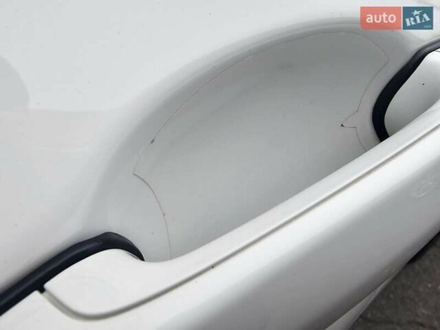 Білий БМВ Х3, об'ємом двигуна 2 л та пробігом 151 тис. км за 19999 $, фото 15 на Automoto.ua