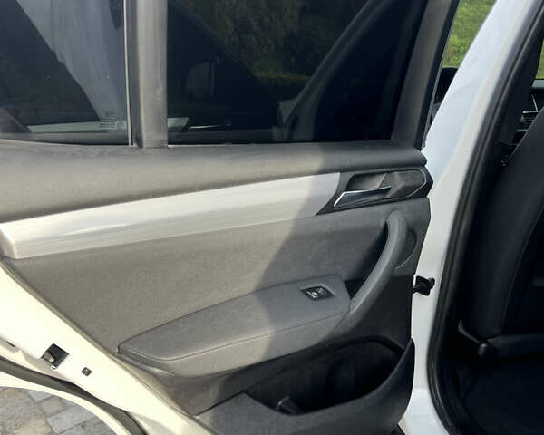 Білий БМВ Х3, об'ємом двигуна 2 л та пробігом 234 тис. км за 18500 $, фото 21 на Automoto.ua