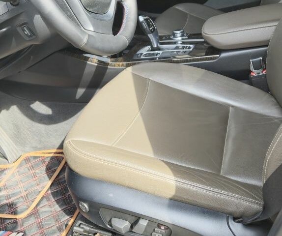 Білий БМВ Х3, об'ємом двигуна 3 л та пробігом 127 тис. км за 19000 $, фото 5 на Automoto.ua