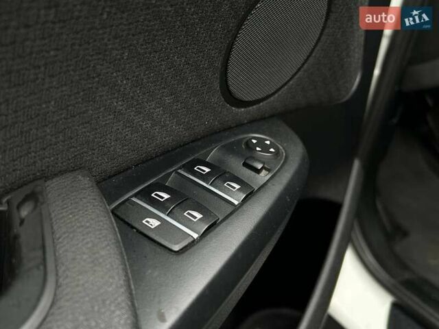 Білий БМВ Х3, об'ємом двигуна 2 л та пробігом 274 тис. км за 17999 $, фото 14 на Automoto.ua