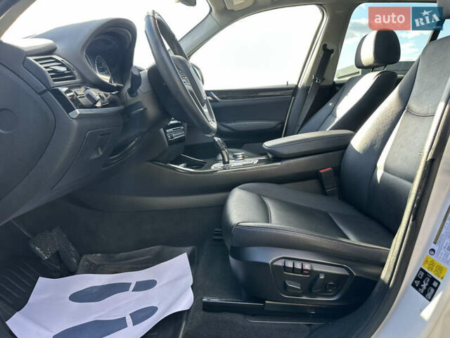 Білий БМВ Х3, об'ємом двигуна 2 л та пробігом 104 тис. км за 17500 $, фото 15 на Automoto.ua