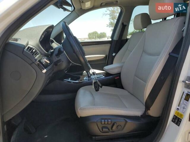 Белый БМВ Х3, объемом двигателя 2 л и пробегом 160 тыс. км за 3000 $, фото 7 на Automoto.ua