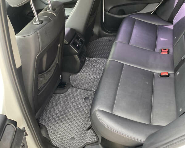 Білий БМВ Х3, об'ємом двигуна 2 л та пробігом 153 тис. км за 19999 $, фото 26 на Automoto.ua