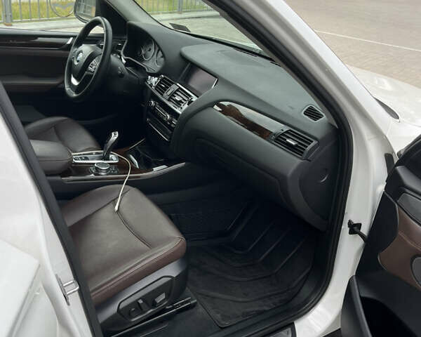 Белый БМВ Х3, объемом двигателя 3 л и пробегом 165 тыс. км за 21000 $, фото 6 на Automoto.ua