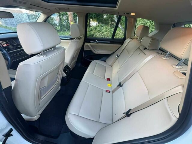 Білий БМВ Х3, об'ємом двигуна 2 л та пробігом 75 тис. км за 9900 $, фото 10 на Automoto.ua
