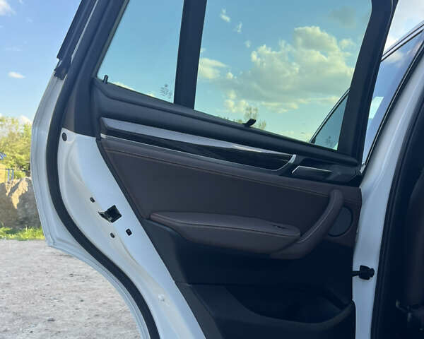 Белый БМВ Х3, объемом двигателя 2 л и пробегом 122 тыс. км за 23000 $, фото 16 на Automoto.ua