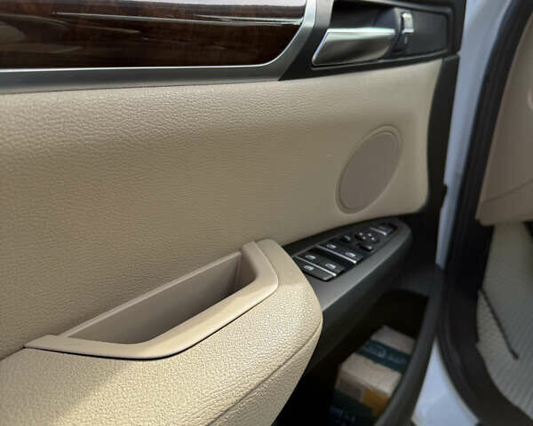 Білий БМВ Х3, об'ємом двигуна 2 л та пробігом 105 тис. км за 16200 $, фото 15 на Automoto.ua