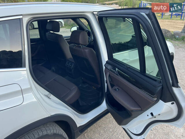 Белый БМВ Х3, объемом двигателя 2 л и пробегом 122 тыс. км за 23000 $, фото 24 на Automoto.ua