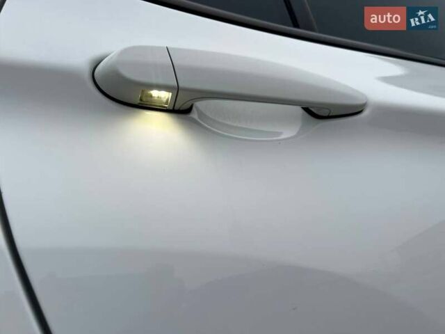 Білий БМВ Х3, об'ємом двигуна 2 л та пробігом 193 тис. км за 17000 $, фото 31 на Automoto.ua