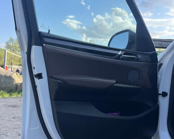 Белый БМВ Х3, объемом двигателя 2 л и пробегом 122 тыс. км за 23000 $, фото 15 на Automoto.ua